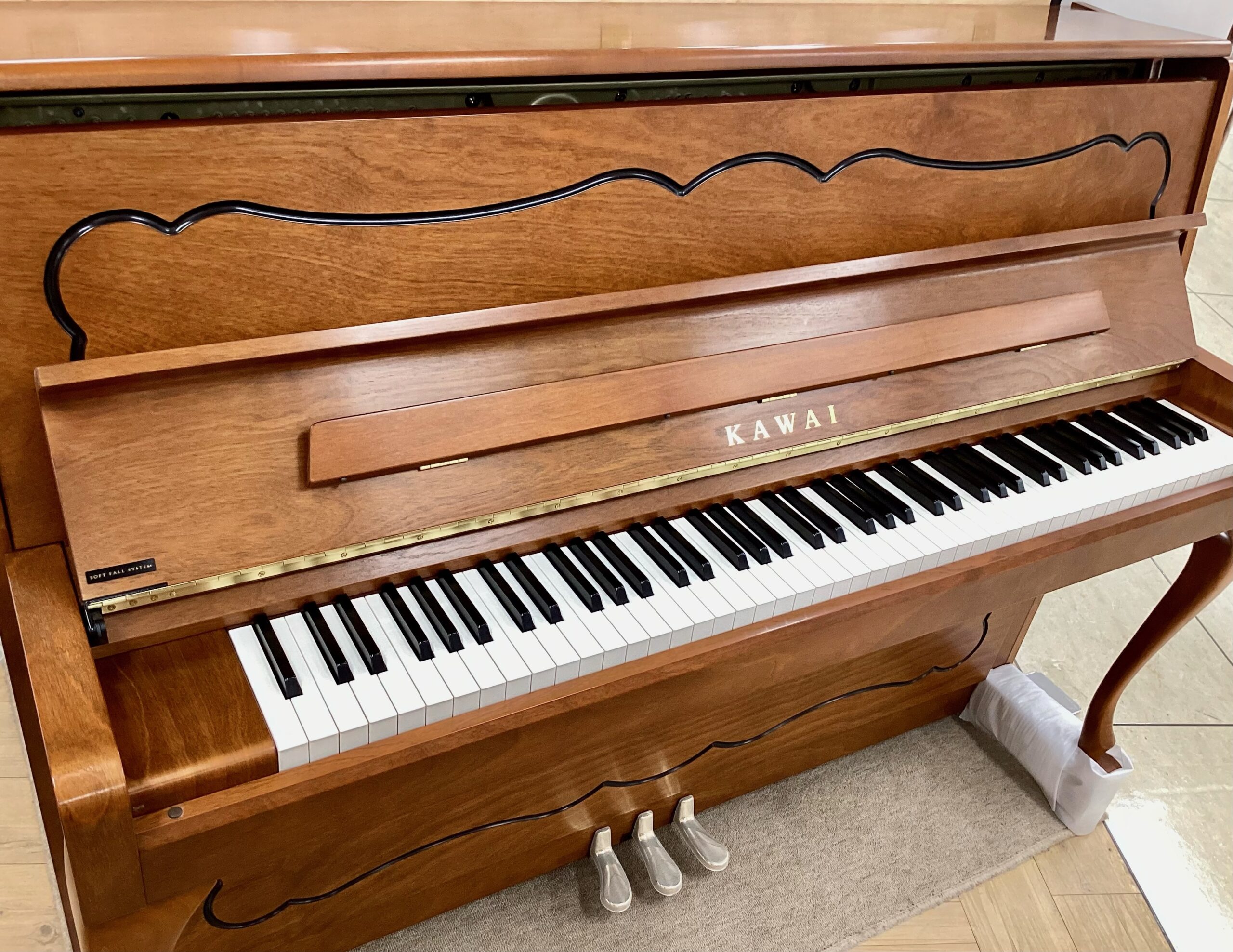 アンティークな木目のアップライトピアノKAWAI - 鍵盤楽器、ピアノ