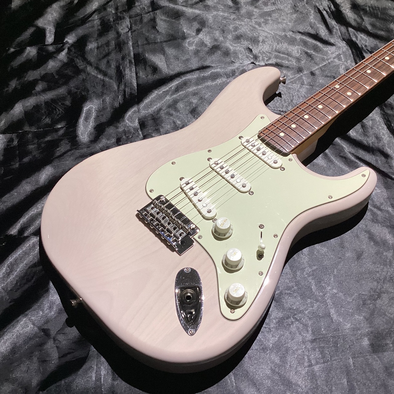 限定版 【ニュン】Fender Made In Japan ストラト ギター - powertee.com